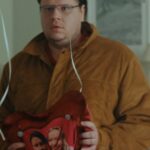 Evgeniy Kulik Instagram – Ребята, хочу сразу сказать, к предыдущим частям ёлок я не имею никакого отношения, кроме 8 мы там снимали одну новеллу (со мной), теперь мы сделали весь фильм, в нем только актёры, певцов и шоуменов в нем нет! Если вам нравятся мои ролики, то этот фильм стоит посмотреть)