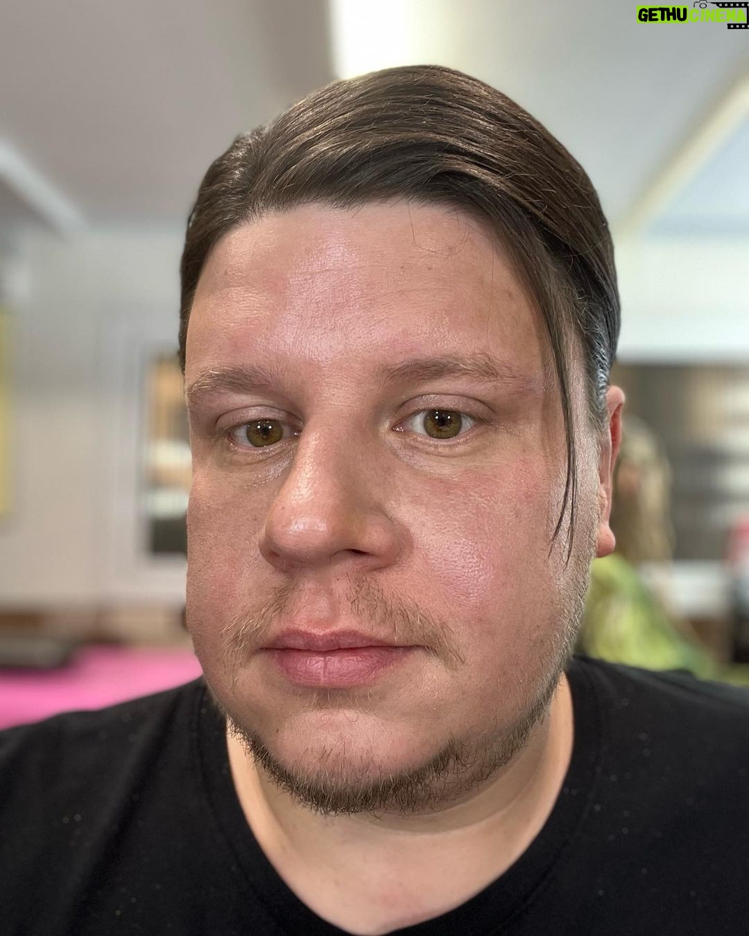 Evgeniy Kulik Instagram - Как лучше с кудрями или без?