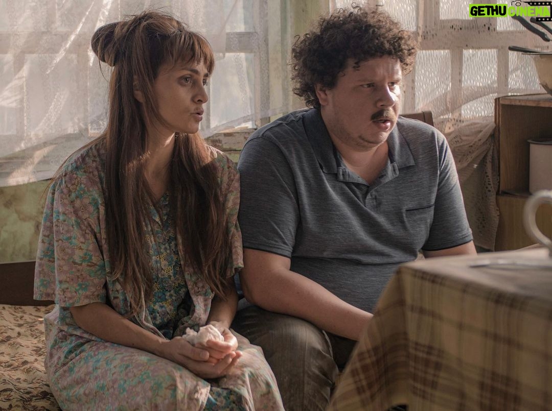Evgeniy Kulik Instagram - Пока что выкладываем серии первого сезона сериала «ДВА», но очень скоро второй сезон! Кто ждёт? Как думаете что будет во втором сезоне? Если есть вопросы по сериалу спрашивайте 👇