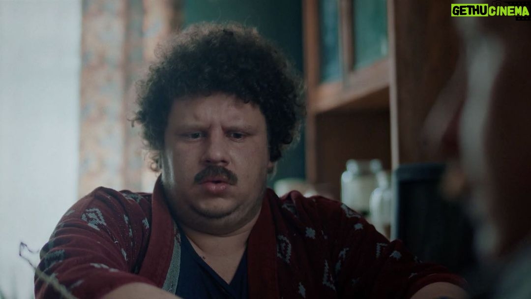 Evgeniy Kulik Instagram - Сериал "Два". Первая серия. Приключения Жеки и Лехи начинаются. Очень интересно что думаете про сериал. Напишите комментарий, обязательно все прочитаю. Весь первый сезон можно посмотреть на платформе kion.ru. Подарочный сертификат на подписку в шапке профиля, приятного просмотра 🙏