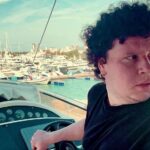 Evgeniy Kulik Instagram - Снимаем большое кино в Сочи! Если есть желание попасть в массовку смотрите сториз😇 А еще может быть у кого нибудь есть дача в Сочи мы приедем поснимаем на ней?)