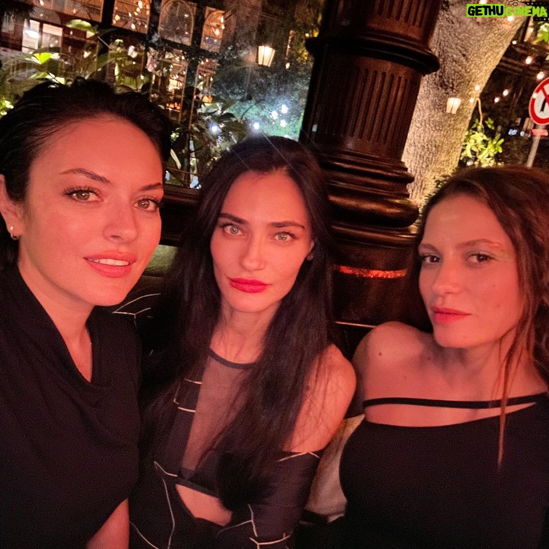 Ezgi Mola Instagram - Canımmm @saadetisilaksoy ve canım @serenayss ❤️😍⭐️