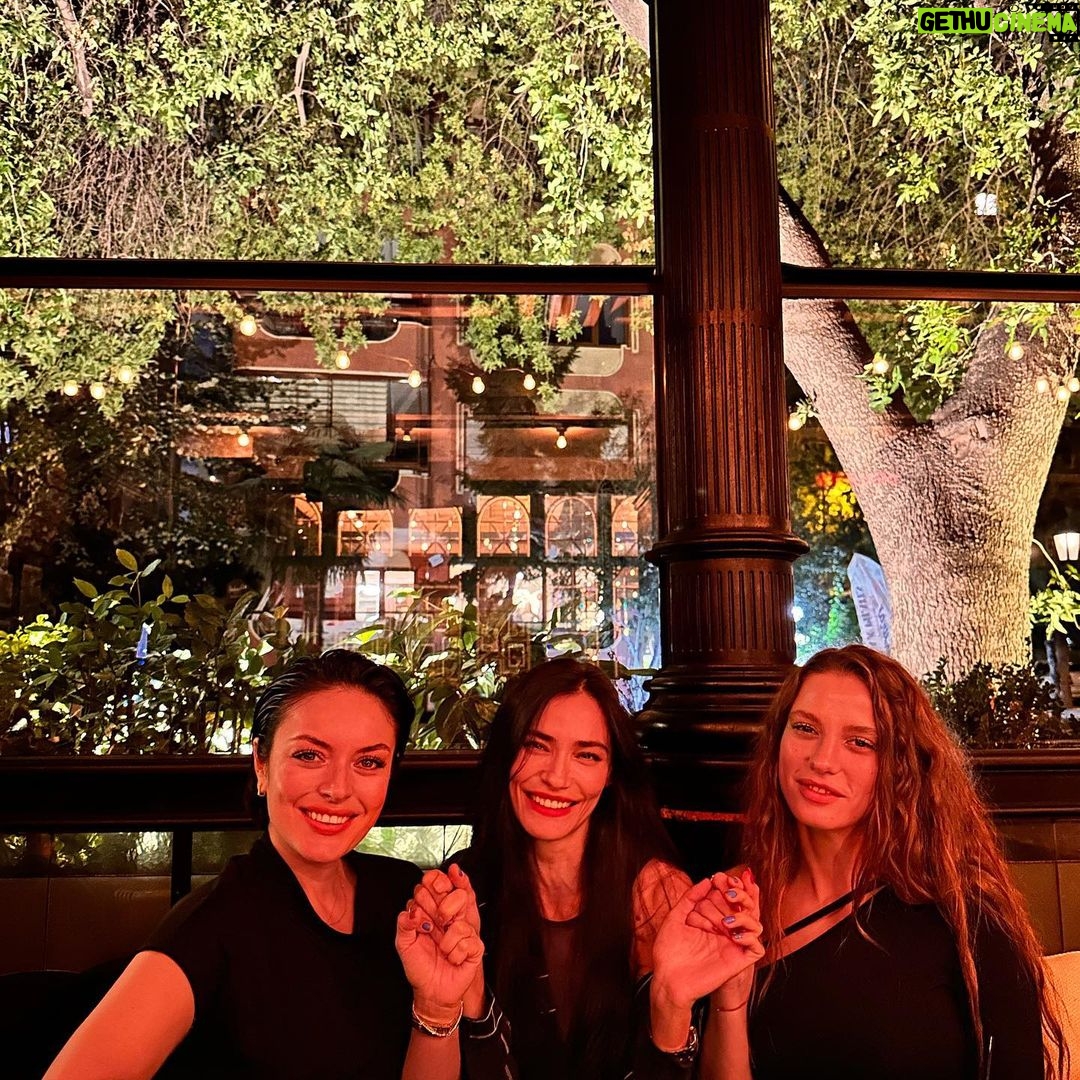 Ezgi Mola Instagram - Canımmm @saadetisilaksoy ve canım @serenayss ❤️😍⭐️