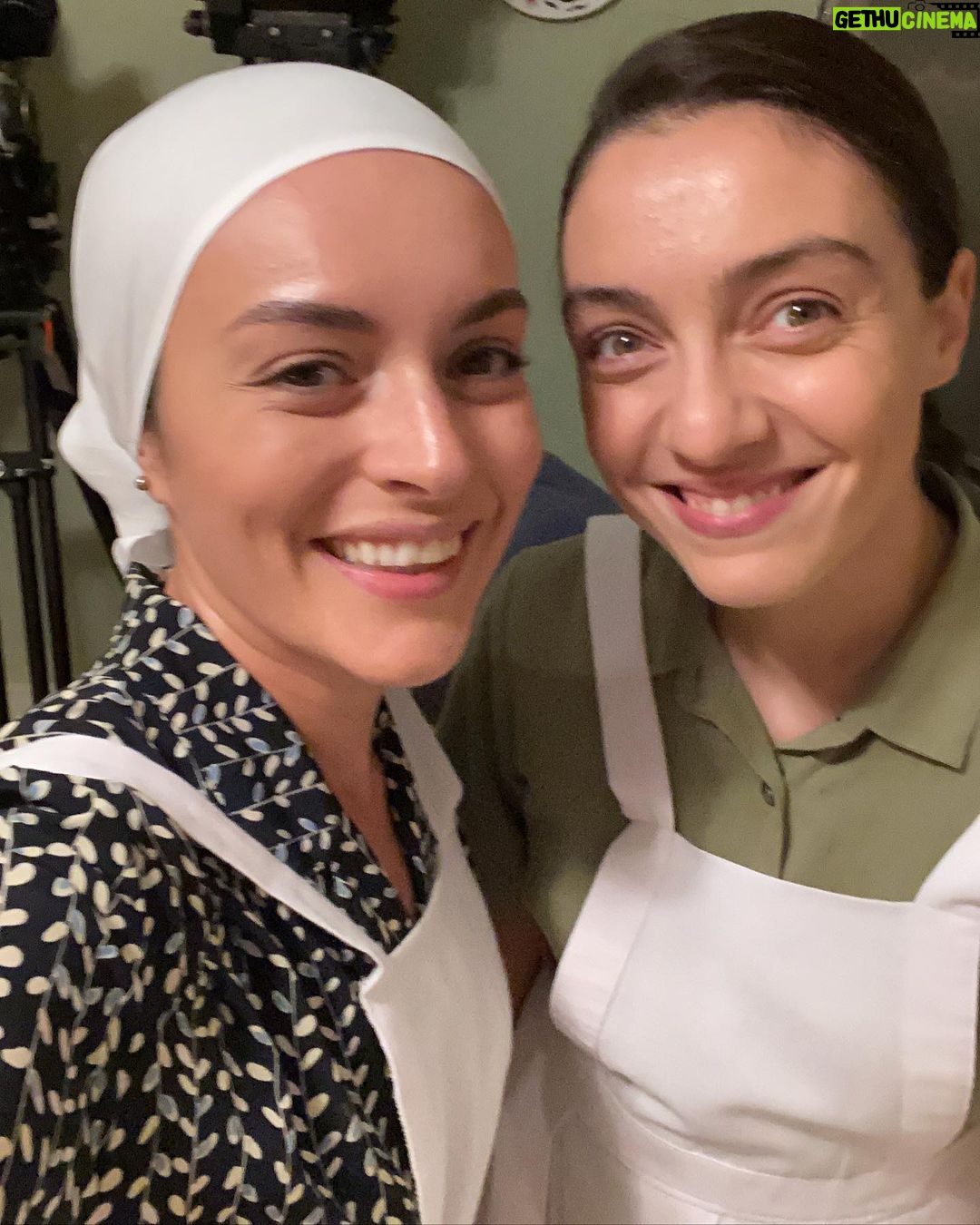 Ezgi Mola Instagram - @mervedizdar doğdu bu gün !! İyi ki doğdun Merve’m melek kalplim , iyi ki varsın.. Birlikte nice güzel yıllara arkadaşım💖🧿