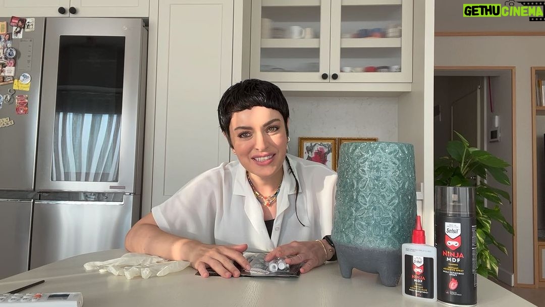 Ezgi Mola Instagram - Canım @selsil ‘im , Selsil Pak’ı ülkede bilmeyen kalmadı , biraz da yapıştırıcıları anlatmayalım mı 😍 En sevdiğim #işbirliği ‘m 💜