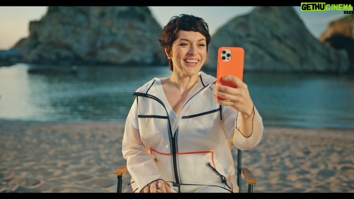Ezgi Mola Instagram - Canım @ingturkiye ile yeni reklam filmimiz geldi 🧡 Ajansımız @tribalistanbul yapımda @ptotfilm yönetmenim @cagataykaya ve tüm ekip arkadaşlarıma teşekkür ederim . Canım @gulsunuu @berilvaroll 🧡🌟🙏🏼
