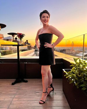 Ezgi Mola Instagram - 🖤🌸