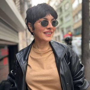 Ezgi Mola Instagram - Yeni yaşım hoş geldi. Kutlayan , güzel dileklerini paylaşan herkese çok teşekkür ederim! Birlikte nice güzel yıllara. İyi ki varsınız ✨🍀