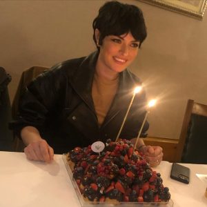 Ezgi Mola Instagram - Yeni yaşım hoş geldi. Kutlayan , güzel dileklerini paylaşan herkese çok teşekkür ederim! Birlikte nice güzel yıllara. İyi ki varsınız ✨🍀