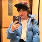Ezgi Mola Instagram - 1- Şimdi ben 2- Dün sette 3- Justin Bieber 4- Filtre severim 5- #klişefotolarındevamıgelecek bilen bilir 6- Saçımı kestiğim sahneden 20 dakika sonra İbo’m ve ben 7- Sevgi Ablanın bana ördüğü berem ve ben( hesabı varsa eklerim ama satmıyor, hediye😍) 8- Merve’yle Erşan ekibiyle buluşmaya 9-Sevgi abla baya iyi bere örüyor😍😁🥰 10- İbrahim ve Yasemin beni çok mutlu ediyor 💘 Hepsini okudunuz mu ya 😍 eğer buraya kadar okuduysanız bu 🤍✨🍀🌸 bunlar da benden size ! Bu postu 10 arkadaşına yoll …………………. Djddjjddjdjdjdj