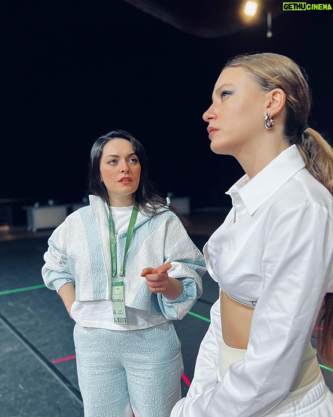Ezgi Mola Instagram - Alice prova 🤍 📷 @gurdenizb