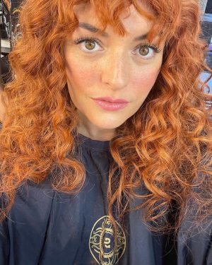 Ezgi Mola Instagram - 🧡 turuncuyu seviyorum 🧡 o da beni sevmiş 😍🥳
