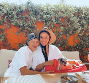 Ezgi Mola Instagram - 😍🧡 Bişey yazayım dedim baktım baktım, Suşi beni beklemiş meğer … 🙏🏼 @serenayss canım benim 💙