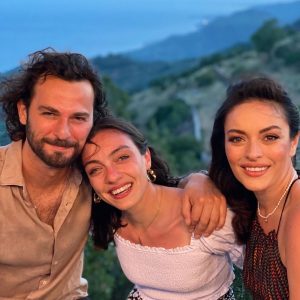 Ezgi Mola Instagram - Masumlar buluştu😍 @mervedizdar iyi ki doğdu ve @birkansokullu1 İnstoş’a yine, yeniden döndü😂