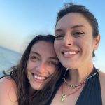 Ezgi Mola Instagram - Merve iyi ki doğdun ! Yeteneğinle, o güzel kalbinle, güzelliğinle bizi hep büyülemeye devam et bitanem benim💕🥂💫 @mervedizdar