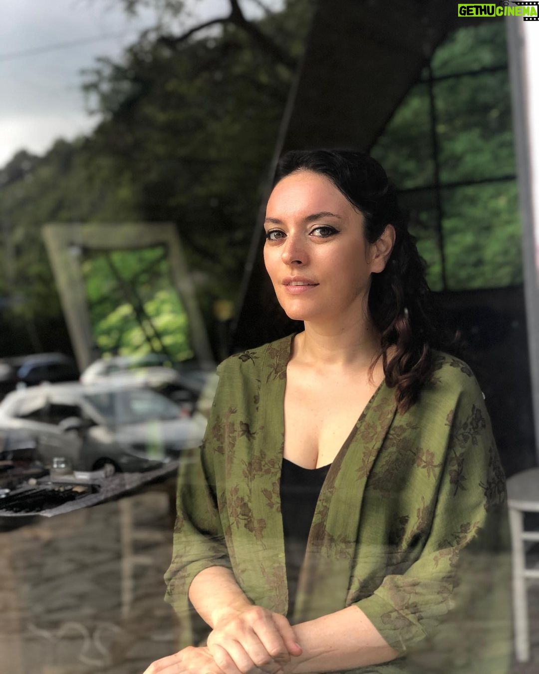 Ezgi Mola Instagram - Pazar çekimi 📷 @ibrahimzengin ❤️