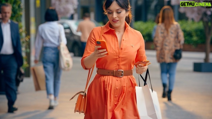 Ezgi Mola Instagram - Yine yakalandık ekstralarla 😁🧡😍🧡 #senhayatınıyaşa @ingturkiye