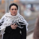 Ezgi Mola Instagram - “Özür dilenmesi gereken o kızdı , sen değilsin! O kız kaldı orda alacaklı , bekliyor hala... “ 🥺