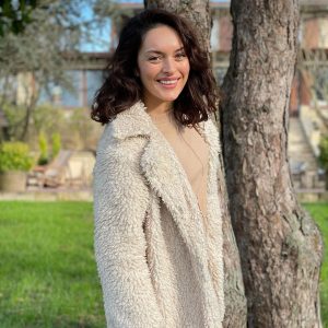 Ezgi Mola Instagram - Dizi başlıyor ❤️ Yorumları bekliyorum🌸