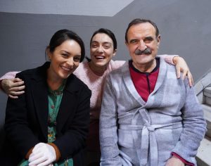 Ezgi Mola Instagram - Canım Metin abicim ve Merve’m ❤️ @mervedizdar 📷 @firatozmuss  @masumlarapartmani