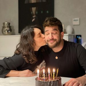 Ezgi Mola Instagram - 🎂 mutlu yaşların olsun @enisarikan zuzuuuuğ⭐️❤️