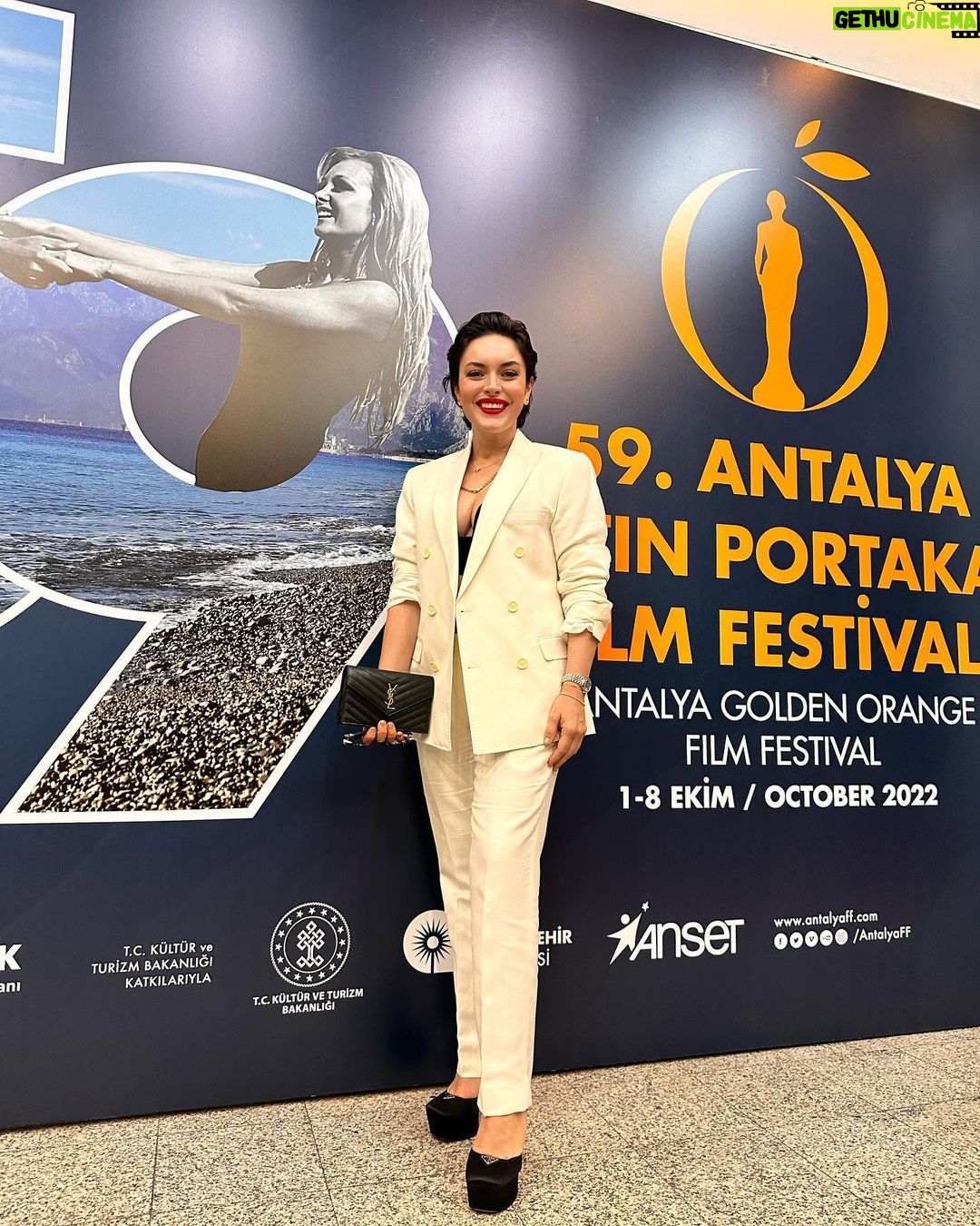 Ezgi Mola Instagram - Antalya 🤍 Şahane bir ekiple ne güzel organize etmişler festivali. Çok teşekkürler! 🤍