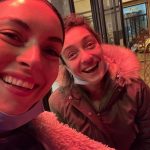 Ezgi Mola Instagram - Merve! Doğum günün kutlu olsun . Sen kimin hayatında olsan o hayata güzellik getirirsin. Sen kiminle oynasan o kişiye ilham verirsin. Çok özelsin. Makyajı ben sana zorla da yapsam olur, sen bildiğinden şaşma! Hayatımdan da sakın çıkma 😍🙏🏼🤍🧿 @mervedizdar