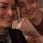 Ezgi Mola Instagram - Merve! Doğum günün kutlu olsun . Sen kimin hayatında olsan o hayata güzellik getirirsin. Sen kiminle oynasan o kişiye ilham verirsin. Çok özelsin. Makyajı ben sana zorla da yapsam olur, sen bildiğinden şaşma! Hayatımdan da sakın çıkma 😍🙏🏼🤍🧿 @mervedizdar