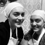 Ezgi Mola Instagram - Merve! Doğum günün kutlu olsun . Sen kimin hayatında olsan o hayata güzellik getirirsin. Sen kiminle oynasan o kişiye ilham verirsin. Çok özelsin. Makyajı ben sana zorla da yapsam olur, sen bildiğinden şaşma! Hayatımdan da sakın çıkma 😍🙏🏼🤍🧿 @mervedizdar