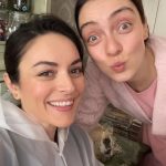 Ezgi Mola Instagram - Merve! Doğum günün kutlu olsun . Sen kimin hayatında olsan o hayata güzellik getirirsin. Sen kiminle oynasan o kişiye ilham verirsin. Çok özelsin. Makyajı ben sana zorla da yapsam olur, sen bildiğinden şaşma! Hayatımdan da sakın çıkma 😍🙏🏼🤍🧿 @mervedizdar