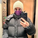Ezgi Mola Instagram - Selam! Güzel mesajlarınız için çok teşekkür ederim. Benim yeni yaşımda en büyük dileğim ülkemde tanıdığım tanımadığım, ama aynı havayı soluduğum herkesle huzur içinde yaşayabilmek, kimsenin bir diğerinin özgürlük alanını ihlal etmediği, birbirimizi hoşgörü ile karşıladığımız, aynı fikirde olmasak bile birbirimize iyi geldiğimiz bir dünya hayali benimki .. Olamaz mı , olabilir! Hepinizi çok seviyorum. Çok teşekkür ederim, iyi ki varsınız 🌹✌🏼💖💫 Fonda Levent Yüksel Tuana çalsın: SANA SÖZ YİNE BAHARLAR GELECEK SANA SÖZ UMUT SÖNMEYECEK SÖÖÖÖZ SÖÖÖZ💫🤍
