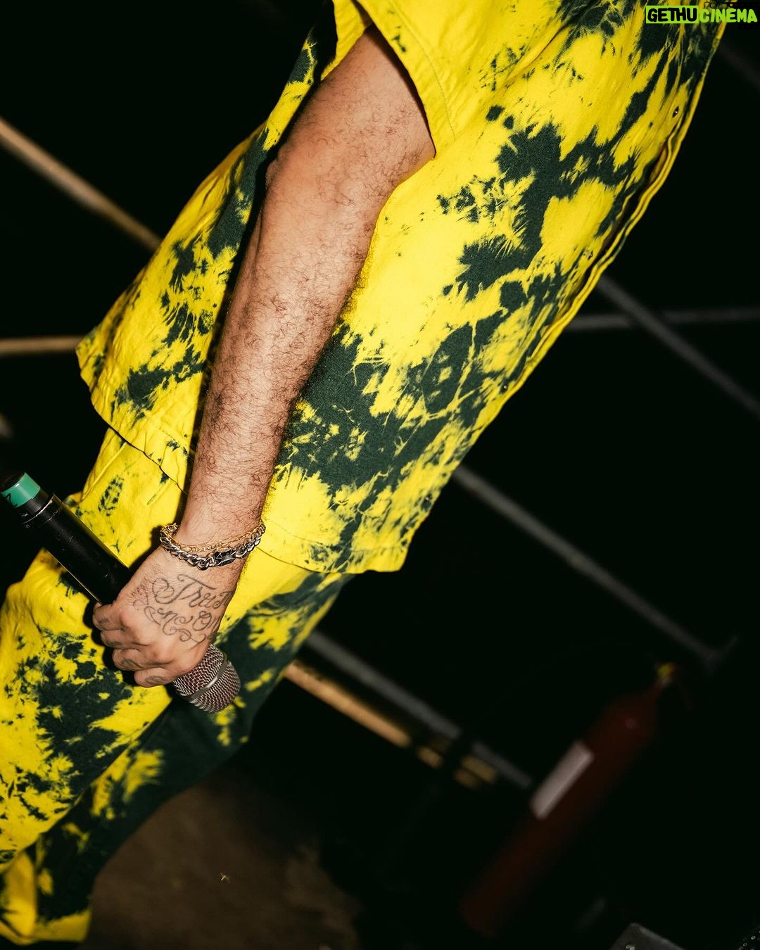 Fabio Bartolo Rizzo Instagram - Grazie Guè per la serata magica di ieri ✨ A grande richiesta, la premiata ditta Santeria si esibirà anche alla data milanese del Marrageddon il 23 settembre all’Ippodromo Snai La Maura 🐎
