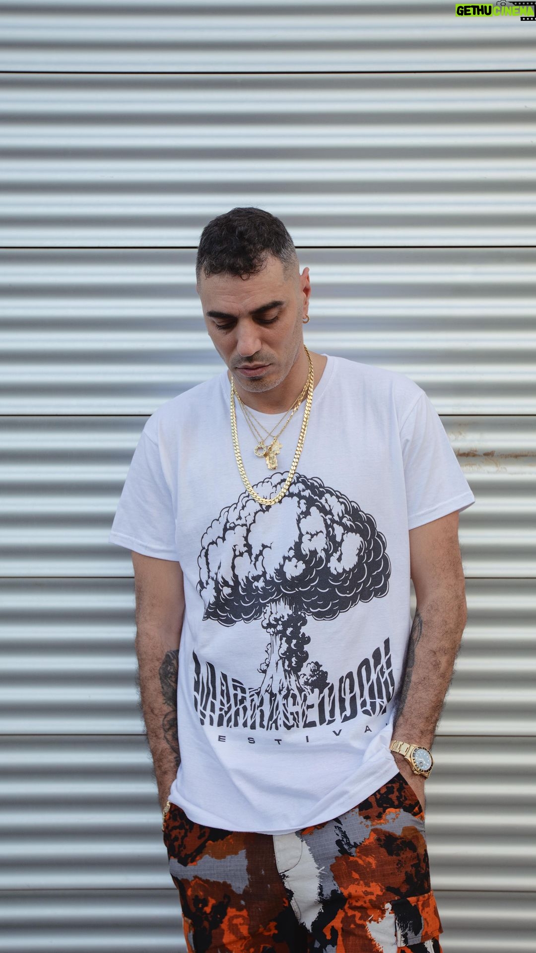 Fabio Bartolo Rizzo Instagram - Stiamo provando, tutto inizia a prendere forma. Intanto un paio di chiarimenti sulle due giornate del Marrageddon Festival. Domani annunceremo gli orari precisi del 23 settembre a Milano.