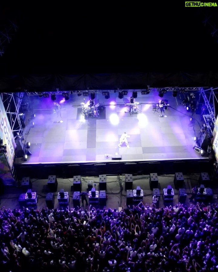 Fabio Bartolo Rizzo Instagram - Grazie Pescara e Gallipoli! Seratone esagerate! Stasera siamo a Roccella Jonica e il 13 agosto a Catania. Persone Summer Tour 2022 continua…
