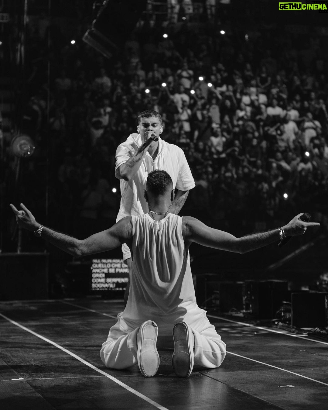 Fabio Bartolo Rizzo Instagram - Nemesi Live al Forum con Blanco è disponibile sul mio canale YouTube. Parlando di live, venerdì ho un altro annuncio molto importante da fare… 😏