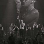 Fabio Bartolo Rizzo Instagram - Il tour è finito e mi ha lasciato dentro un vuoto e un silenzio innaturali. E’ incredibile come aspettare così tanto qualcosa, progettarla, provarla, metterla in atto e portarla a compimento abbia sempre un contraccolpo così pesante. Quello delle grandi imprese, quello di “e ora che faccio?”. Questo tour è stata la cosa più bella e al tempo stesso faticosa che ho fatto nella mia carriera. Dopo la seconda data al Forum ho pensato che fosse impossible farne altre 15 così. Eravamo tutti impreparati alla grandezza di quello che stavamo facendo. Poi invece tutto è andato bene e ogni data è stata unica, abbiamo portato il nostro show in giro per tutta Italia con oltre 250.000 spettatori in 34 date, tutte con la stessa foga e passione. Se tutto ciò è stato possibile è solo grazie a una grande squadra alle spalle e all’affetto incontenibile del pubblico. Un grazie speciale alle persone che mi sono state vicine nei momenti più difficili e a quelli che hanno aspettato questi concerti, credendoci sempre come ho fatto io. Grazie a @marzmusik e @jacopovolpedrums per aver messo su una band di campioni e tutto il lavoro sulla musica. Grazie a @ombraworld per lo show design avanguardistico. Grazie a @cikothecaptain e alla sua squadra, i migliori che potessi desiderare. @ramonatabita per gli outfit perfetti. Grazie Paola Zukar @bigpicturemgmt compagna di sempre, @friendsandpartners e @universalmusicitalia per il supporto. Special Tnx a Paola Corradini @wolf.pandora in veste di mental coach 😂. Infinite love.