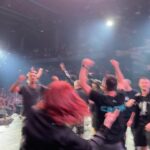 Fabio Bartolo Rizzo Instagram - Il tour è finito e mi ha lasciato dentro un vuoto e un silenzio innaturali. E’ incredibile come aspettare così tanto qualcosa, progettarla, provarla, metterla in atto e portarla a compimento abbia sempre un contraccolpo così pesante. Quello delle grandi imprese, quello di “e ora che faccio?”. Questo tour è stata la cosa più bella e al tempo stesso faticosa che ho fatto nella mia carriera. Dopo la seconda data al Forum ho pensato che fosse impossible farne altre 15 così. Eravamo tutti impreparati alla grandezza di quello che stavamo facendo. Poi invece tutto è andato bene e ogni data è stata unica, abbiamo portato il nostro show in giro per tutta Italia con oltre 250.000 spettatori in 34 date, tutte con la stessa foga e passione. Se tutto ciò è stato possibile è solo grazie a una grande squadra alle spalle e all’affetto incontenibile del pubblico. Un grazie speciale alle persone che mi sono state vicine nei momenti più difficili e a quelli che hanno aspettato questi concerti, credendoci sempre come ho fatto io. Grazie a @marzmusik e @jacopovolpedrums per aver messo su una band di campioni e tutto il lavoro sulla musica. Grazie a @ombraworld per lo show design avanguardistico. Grazie a @cikothecaptain e alla sua squadra, i migliori che potessi desiderare. @ramonatabita per gli outfit perfetti. Grazie Paola Zukar @bigpicturemgmt compagna di sempre, @friendsandpartners e @universalmusicitalia per il supporto. Special Tnx a Paola Corradini @wolf.pandora in veste di mental coach 😂. Infinite love.