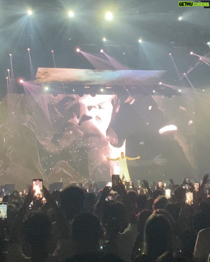 Fabio Bartolo Rizzo Instagram - Catania bedda ❤️🐘 Serata fantastica. Ci vediamo domani a Bologna per la penultima data del tour.
