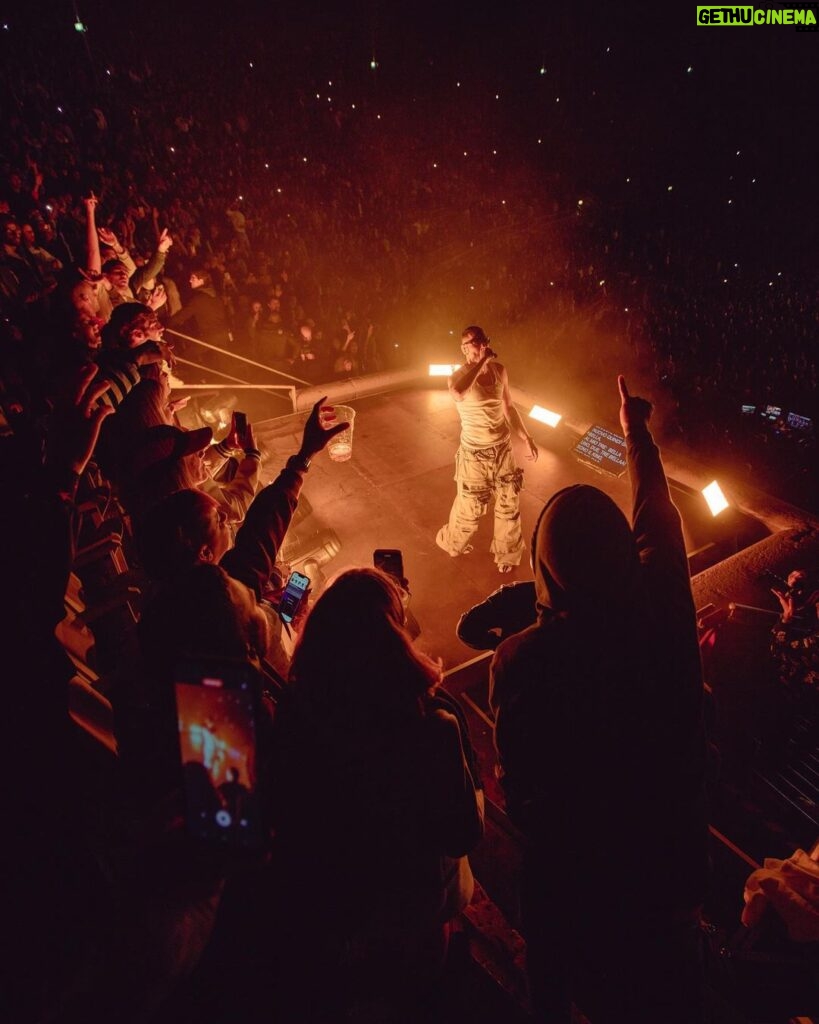 Fabio Bartolo Rizzo Instagram - Primo rapper all’Arena di Verona ✨ 🎭 Grazie a tutti per l’incredibile energia, è stato magico. Domani ci prendiamo Torino 🫳🏾