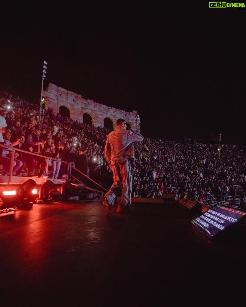 Fabio Bartolo Rizzo Instagram - Primo rapper all’Arena di Verona ✨ 🎭 Grazie a tutti per l’incredibile energia, è stato magico. Domani ci prendiamo Torino 🫳🏾