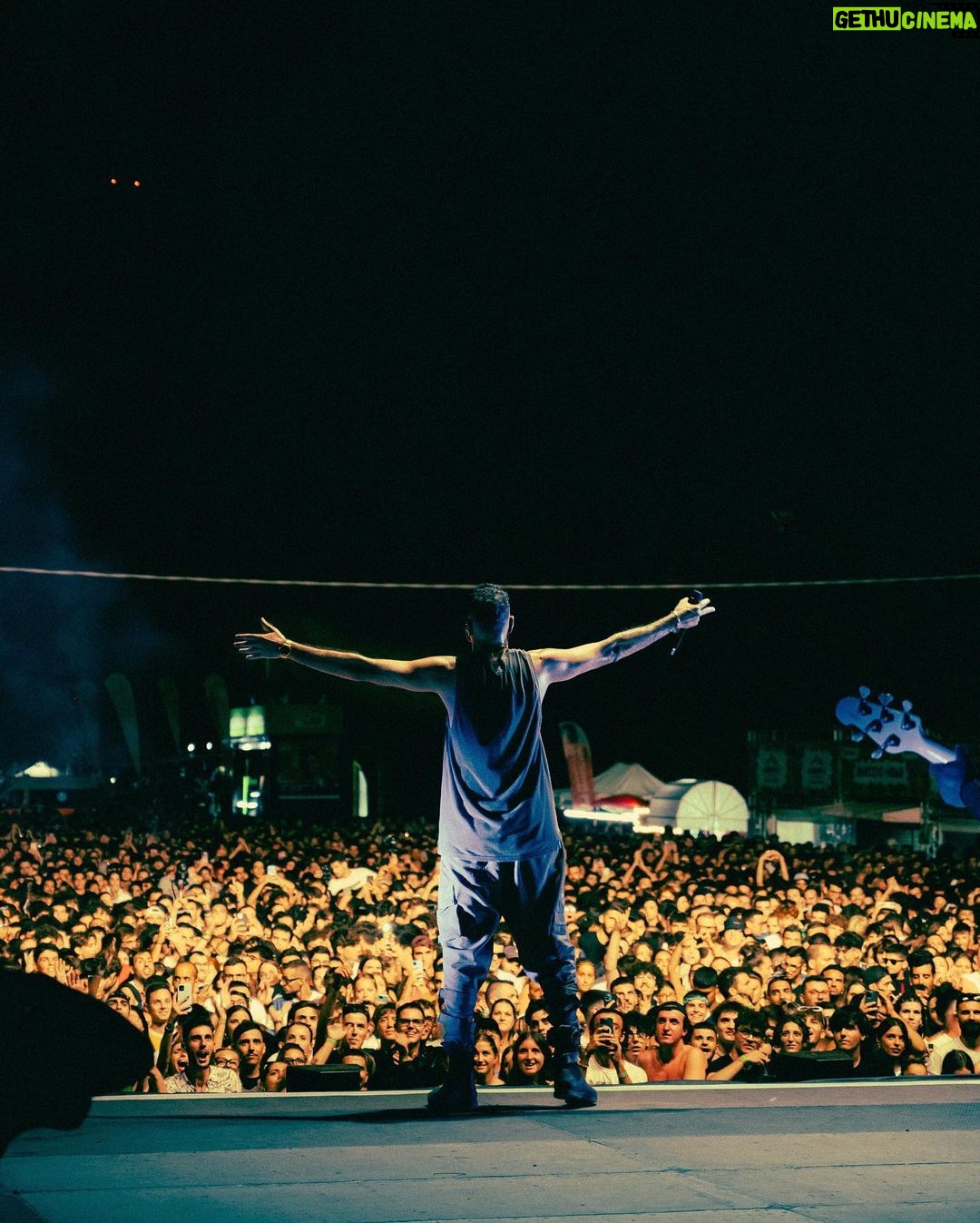 Fabio Bartolo Rizzo Instagram - Grazie Pescara e Gallipoli! Seratone esagerate! Stasera siamo a Roccella Jonica e il 13 agosto a Catania. Persone Summer Tour 2022 continua…