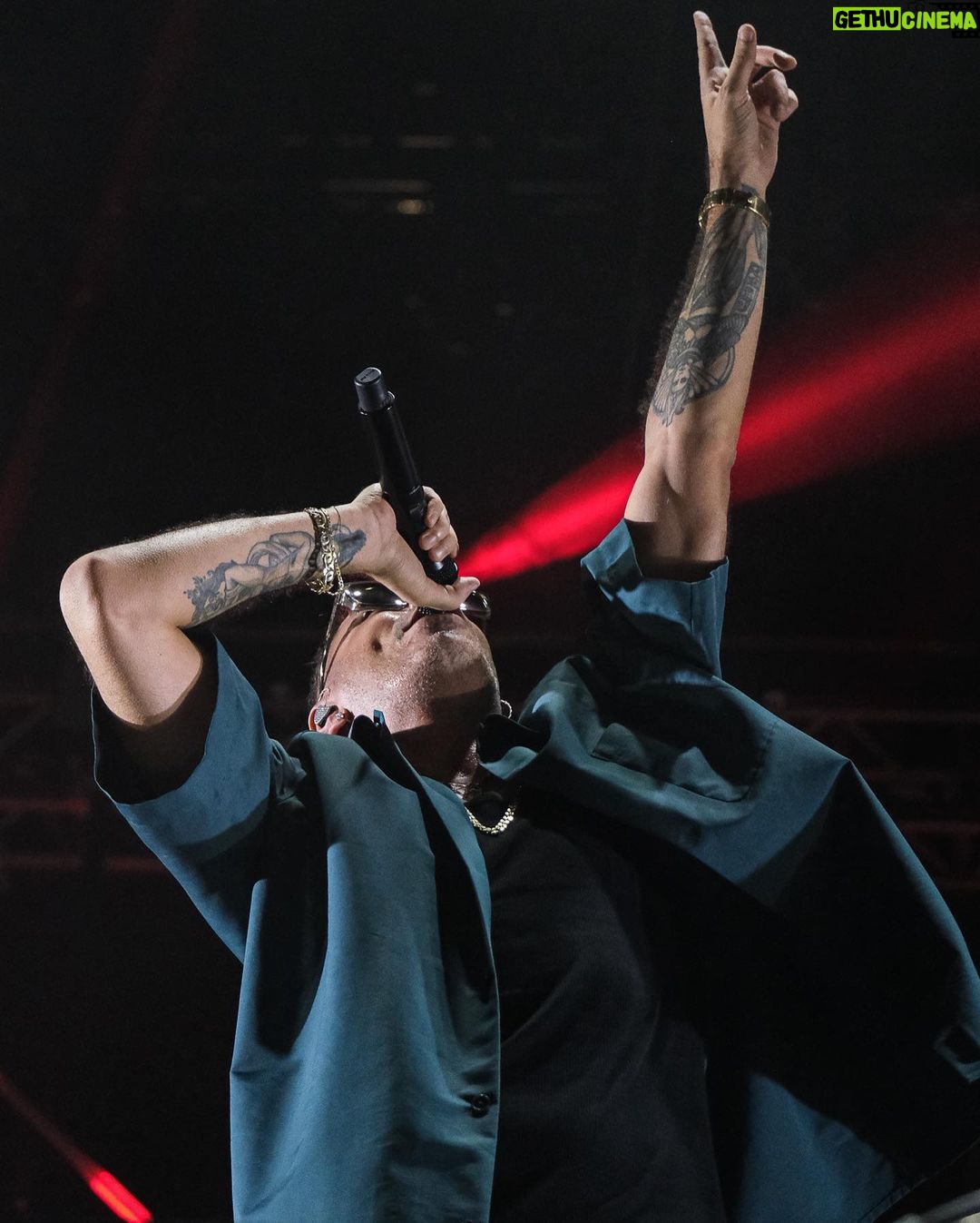Fabio Bartolo Rizzo Instagram - Grazie Pescara e Gallipoli! Seratone esagerate! Stasera siamo a Roccella Jonica e il 13 agosto a Catania. Persone Summer Tour 2022 continua…