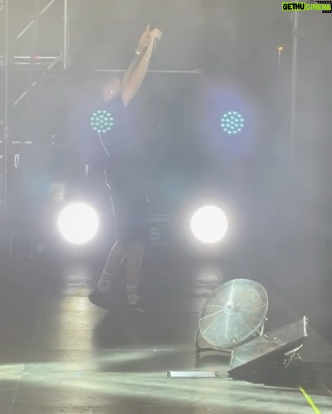 Fabio Bartolo Rizzo Instagram - Grazie Pescara e Gallipoli! Seratone esagerate! Stasera siamo a Roccella Jonica e il 13 agosto a Catania. Persone Summer Tour 2022 continua…