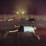 Fabio Bartolo Rizzo Instagram - Debutto epico del Persone Tour ieri sera a Torino! Oggi siamo a Genova, all’Arena Del Mare!