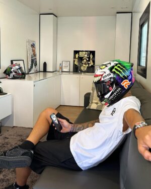 Fabio Quartararo Instagram - 🃏 Saturday Helmet 🃏