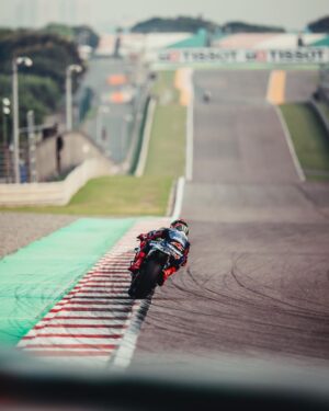 Fabio Quartararo Instagram - P8 on the grid. Considering the long straights and acceleration we did our best. ✌🏼