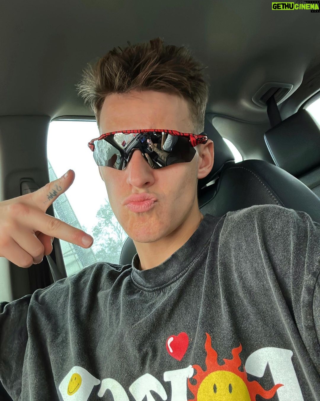 Fabio Quartararo Instagram - Back on track tomorrow !!! 😚🤪 Sepang Circuit
