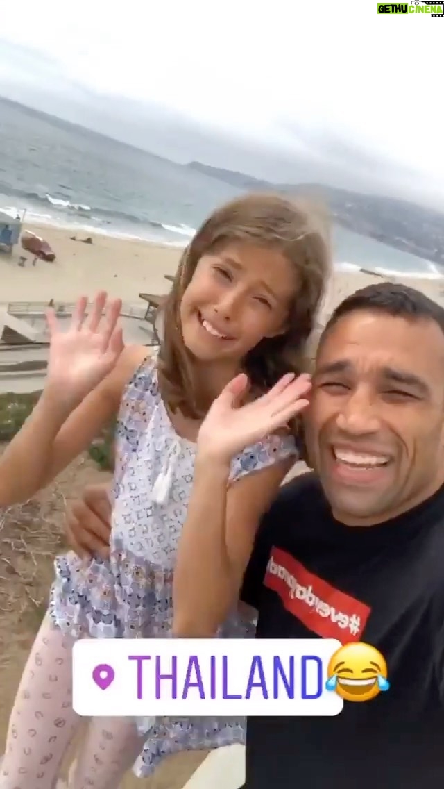 Fabrício Werdum Instagram - RECADO PARA OS INVEJOSOS DE PLANTÃO #2017 @juliawerdum