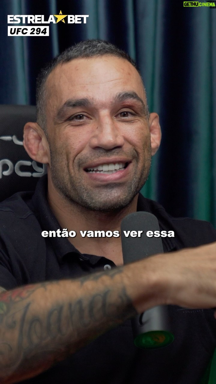 Fabrício Werdum Instagram - Previsões UFC 294, entre Makhachev x Volkanovski Não queria dizer nada, mas o último eu acertei 4 das 5 lutas 🤣 Acessem o site da @estrelabet e dêem uma conferida nesse evento! Heyyy 👊🏻 #WerdumNaEstrelaBet