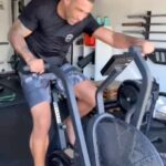 Fabrício Werdum Instagram – Depois de 1 horas de treino físico!
5 vezes de 15 segundos para finalizar o treino!